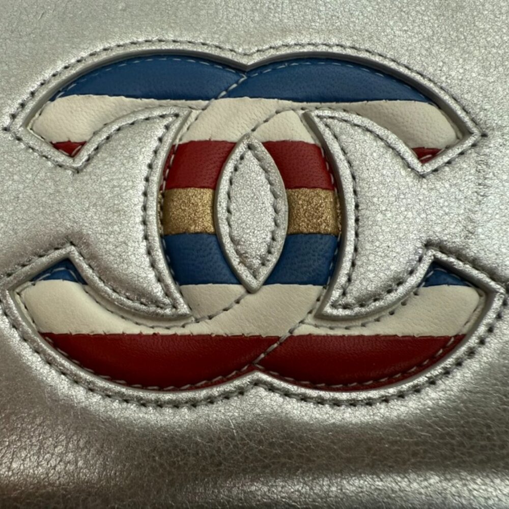 Chanel Airline zip around metallic silver wallet - Picture 3 of 9